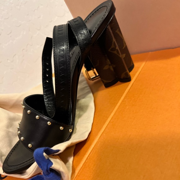 Louis Vuitton heels. Worn once and in prestine condition. Size 37. Beauties!! - Picture 7 of 7
